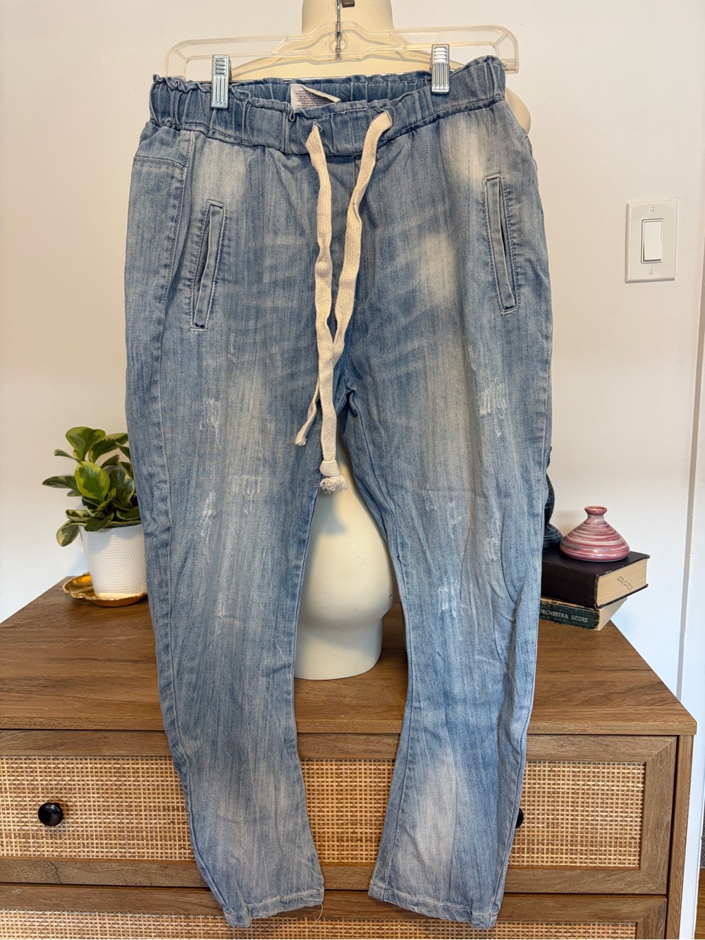 Flower Lower Casket Light Wash Pull-On Denim Joggers Distressed Size 27 Small